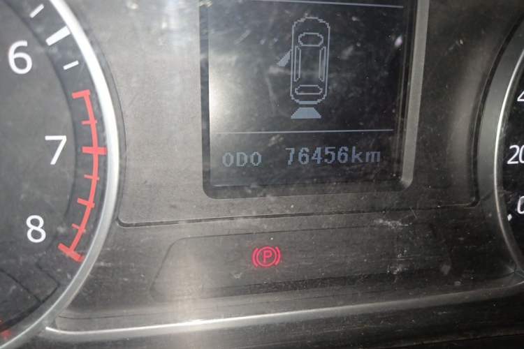 Used Land X7 2016 2.0T Panoramic Prestige Edition Odometer Close Up