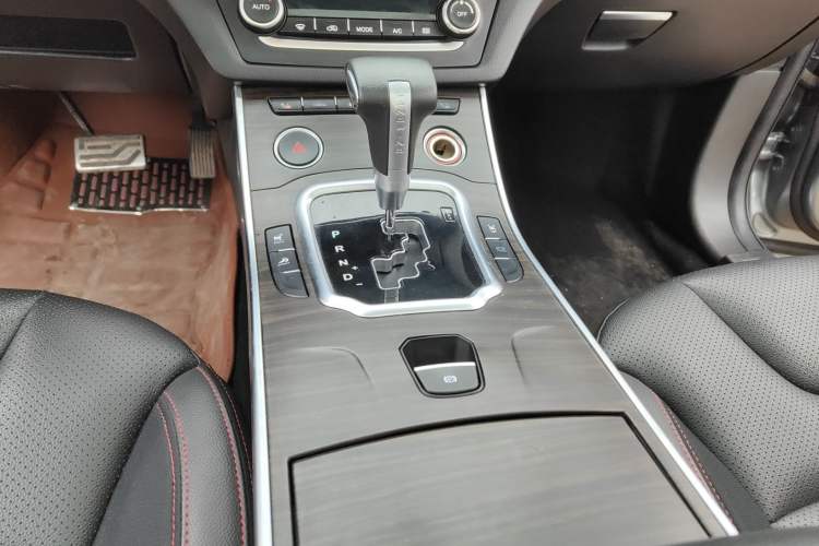 Used Land X7 2016 2.0T Panoramic Deluxe Edition Gear Lever