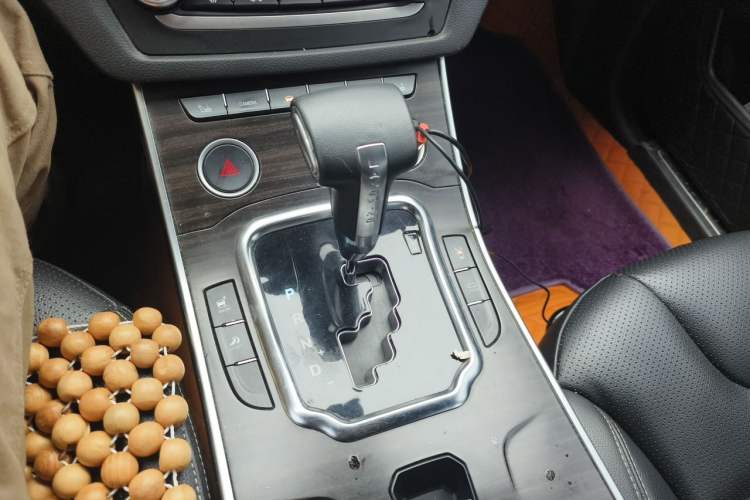 Used Land X7 2016 2.0T Panoramic Prestige Edition Gear Lever