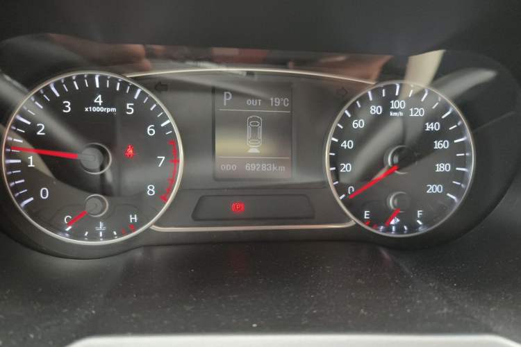 Used Land X7 2016 2.0T Panoramic Prestige Edition Odometer Close Up