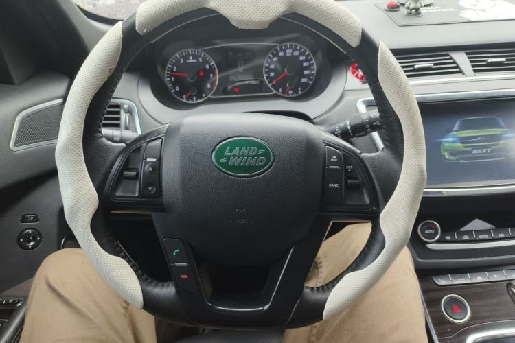 Used Land X7 2016 2.0T Panoramic Prestige Edition Steering Wheel
