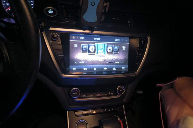 Used Land X7 2016 2.0T Panoramic Deluxe Edition Audio And AC Panel