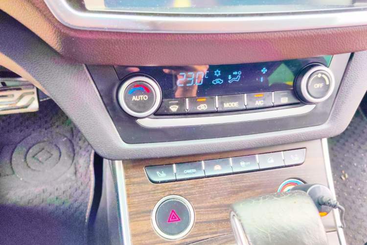 Used Land X7 2016 2.0T Panoramic Prestige Edition Audio And AC Panel