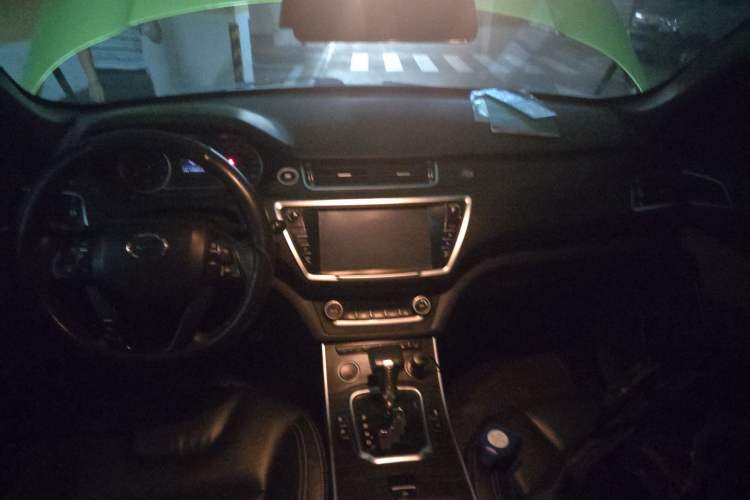 Used Land X7 2016 2.0T Panoramic Deluxe Edition Center Console