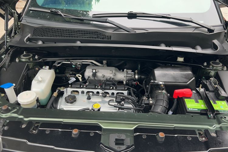 Used Land X7 2016 2.0T Panoramic Deluxe Edition Engine Bay