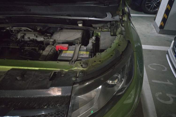 Used Land X7 2016 2.0T Panoramic Deluxe Edition Engine Bay Left