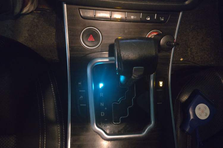 Used Land X7 2016 2.0T Panoramic Deluxe Edition Gear Lever