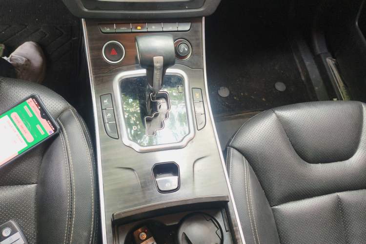 Used Land X7 2016 2.0T Panoramic Prestige Edition Gear Lever