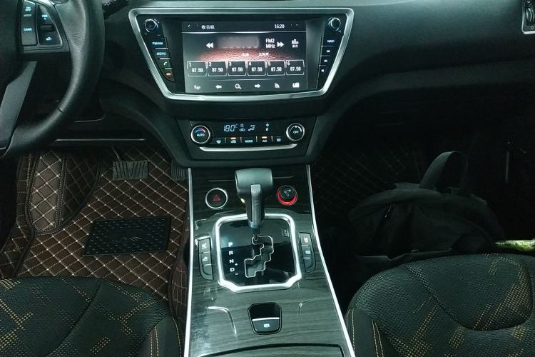 Used Land X7 2016 2.0T Panoramic Deluxe Edition Gear Lever