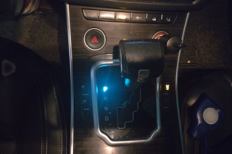 Used Land X7 2016 2.0T Panoramic Deluxe Edition Gear Lever