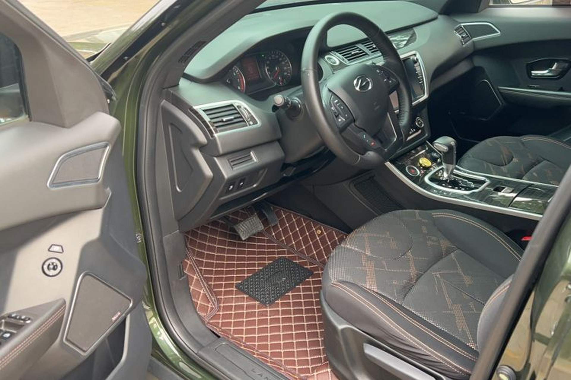 Used Land X7 2016 2.0T Panoramic Deluxe Edition Interior 1
