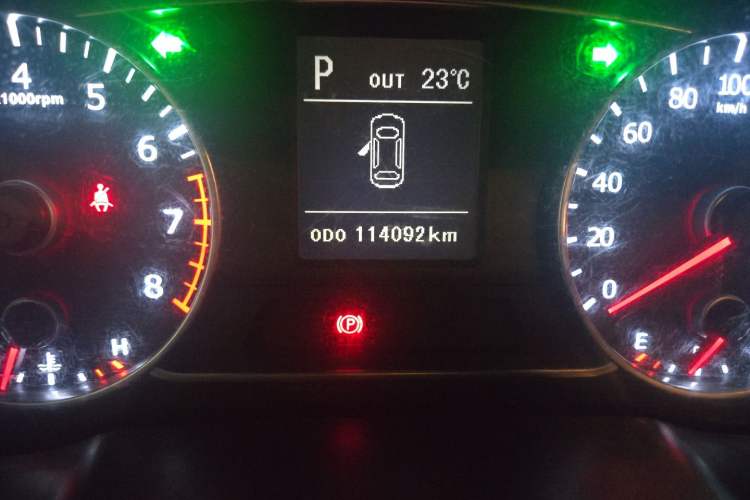 Used Land X7 2016 2.0T Panoramic Deluxe Edition Odometer Close Up