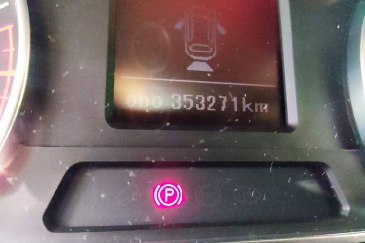 Used Land X7 2016 2.0T Panoramic Prestige Edition Odometer Close Up