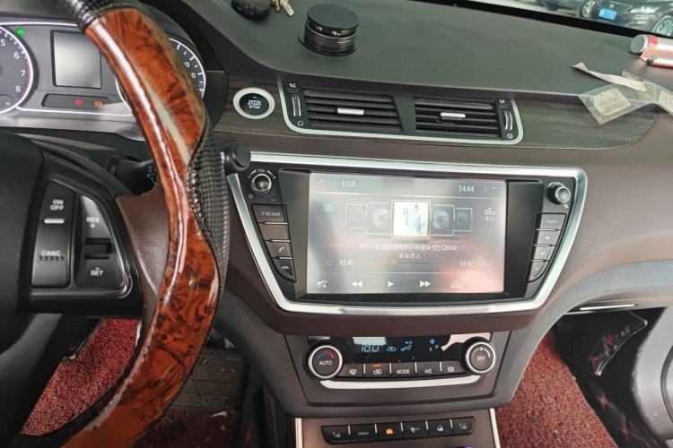 Used Land X7 2016 2.0T Panoramic Prestige Edition Audio And AC Panel
