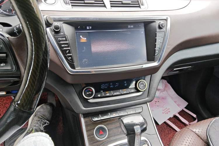 Used Land X7 2016 2.0T Panoramic Prestige Edition Audio And AC Panel