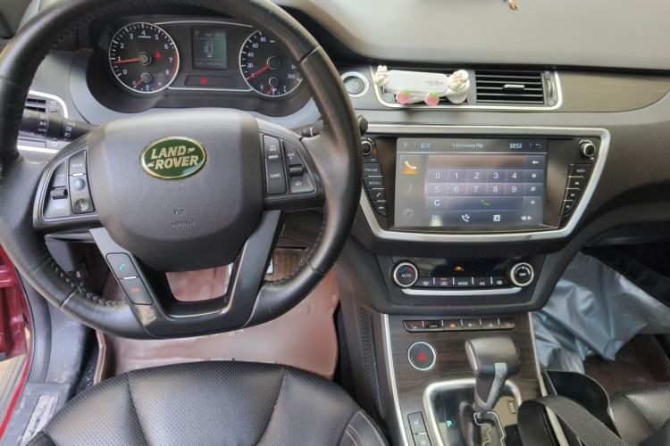 Used Land X7 2016 2.0T Panoramic Prestige Edition Center Console