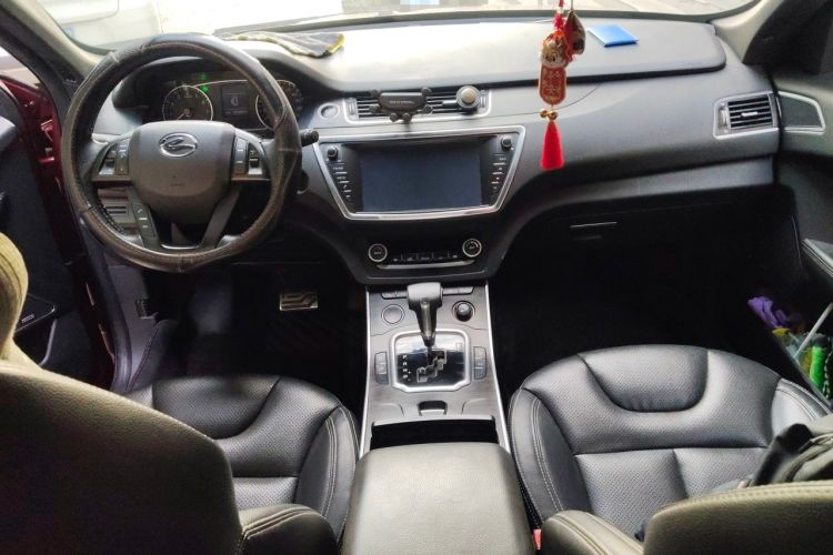 Used Land X7 2016 2.0T Panoramic Prestige Edition Center Console