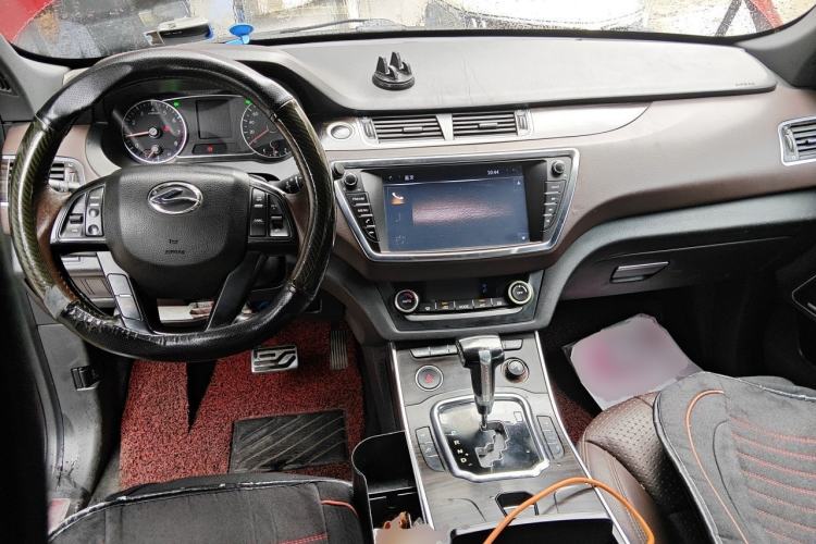 Used Land X7 2016 2.0T Panoramic Prestige Edition Center Console