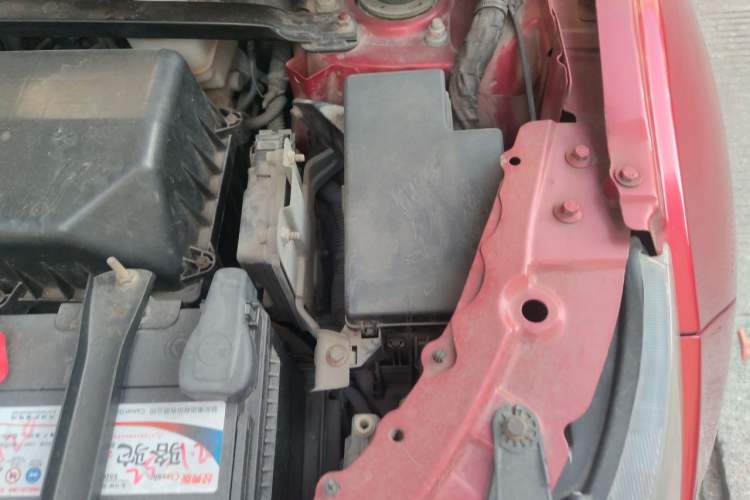 Used Land X7 2016 2.0T Panoramic Prestige Edition Engine Bay Left