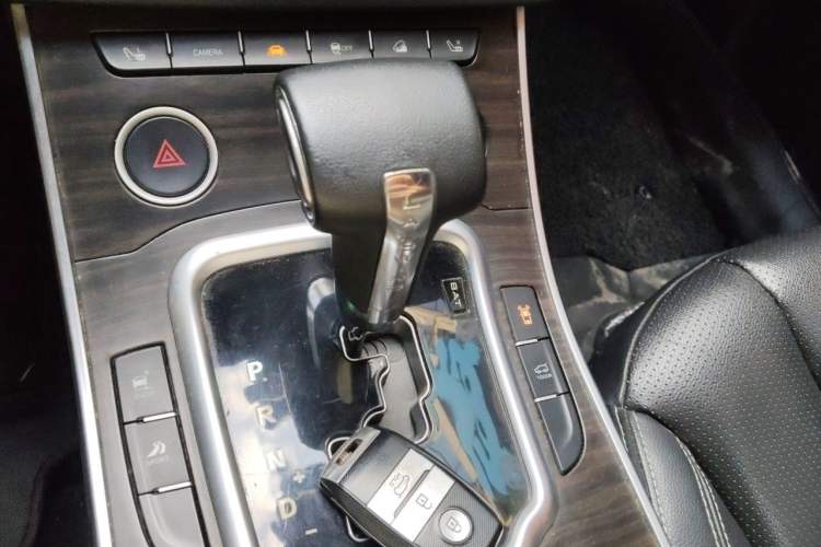 Used Land X7 2016 2.0T Panoramic Prestige Edition Gear Lever