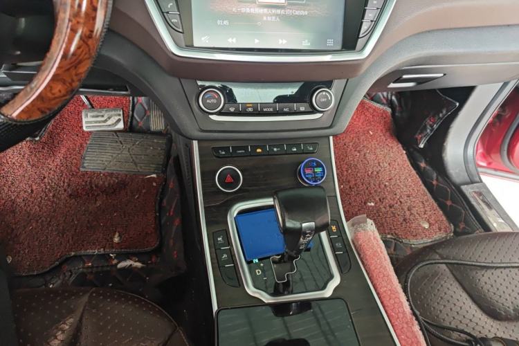 Used Land X7 2016 2.0T Panoramic Prestige Edition Gear Lever