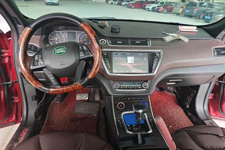 Used Land X7 2016 2.0T Panoramic Prestige Edition Interior 2