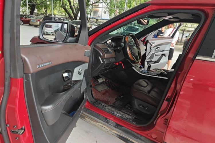Used Land X7 2016 2.0T Panoramic Prestige Edition Interior 3