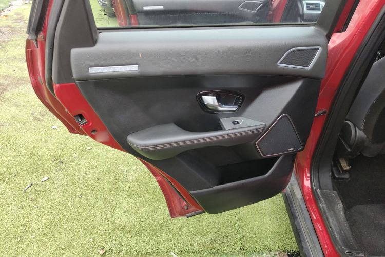 Used Land X7 2016 2.0T Panoramic Deluxe Edition Interior 8