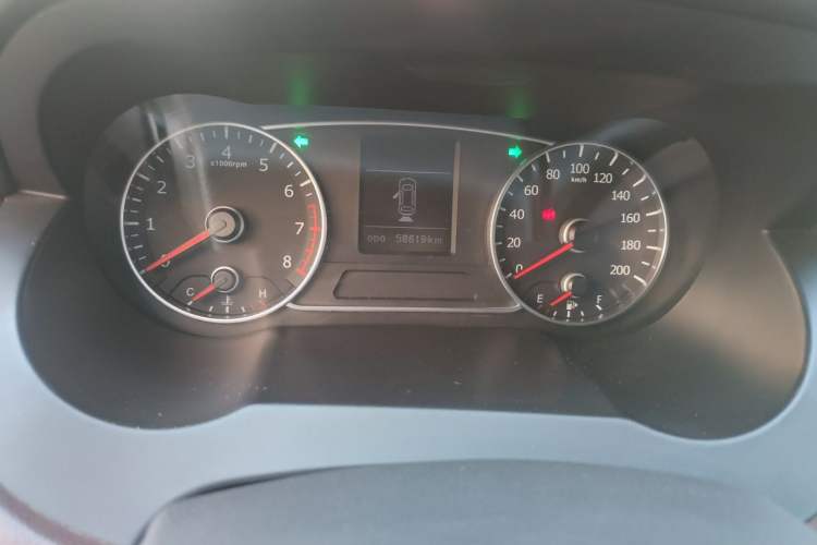 Used Land X7 2016 2.0T Panoramic Prestige Edition Odometer Close Up