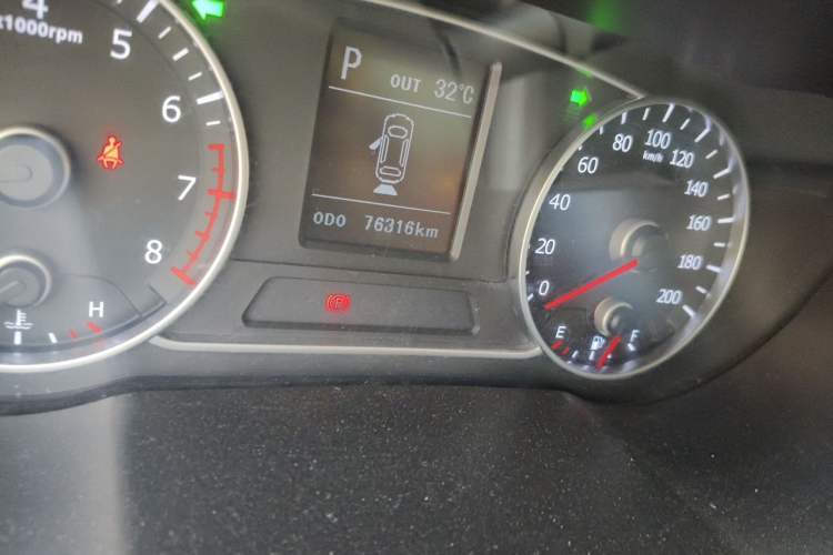 Used Land X7 2016 2.0T Panoramic Prestige Edition Odometer Close Up