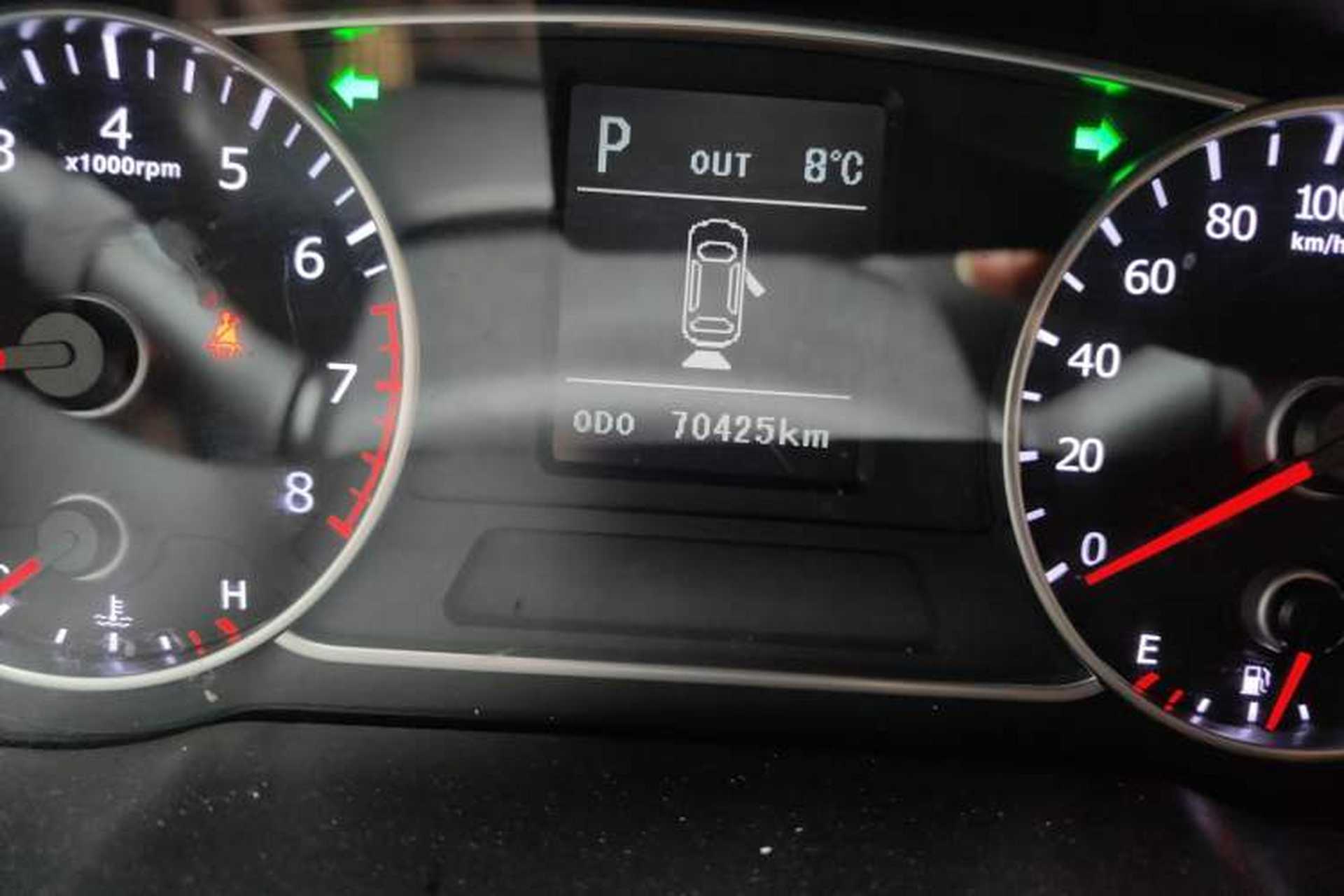 Used Land X7 2016 2.0T Panoramic Prestige Edition Odometer Close Up