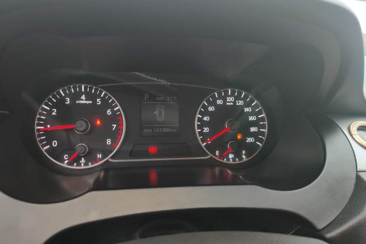 Used Land X7 2016 2.0T Panoramic Deluxe Edition Odometer Close Up