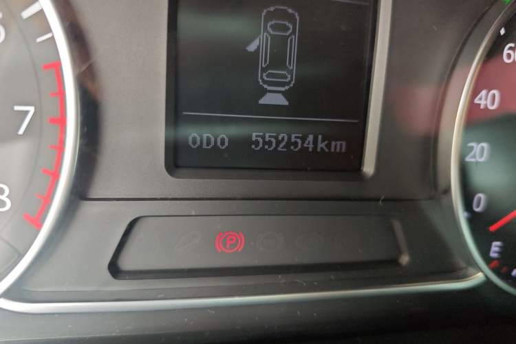 Used Land X7 2016 2.0T Panoramic Prestige Edition Odometer Close Up