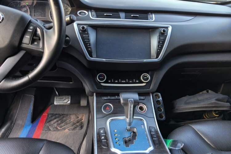 Used Land X7 2016 2.0T Panoramic Prestige Edition Audio And AC Panel