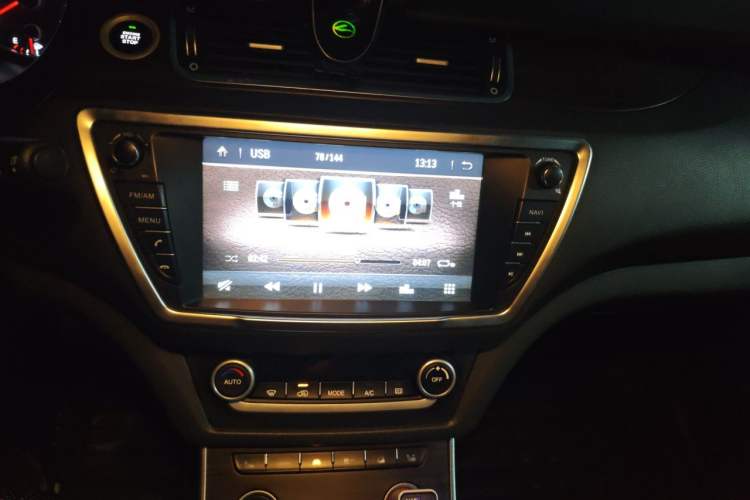 Used Land X7 2016 2.0T Panoramic Prestige Edition Audio And AC Panel