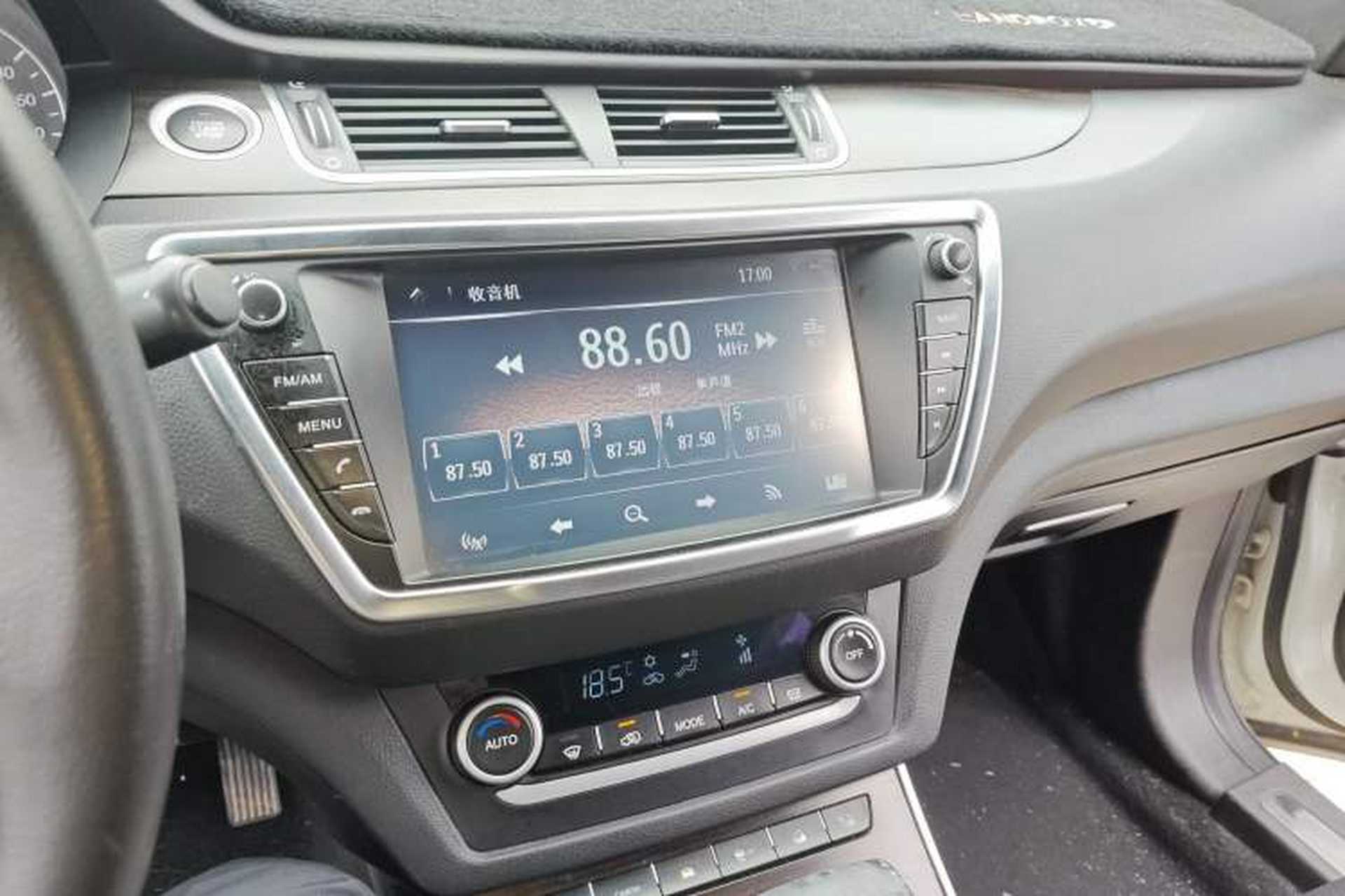 Used Land X7 2016 2.0T Panoramic Prestige Edition Audio And AC Panel
