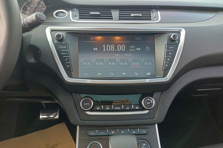 Used Land X7 2016 2.0T Panoramic Prestige Edition Audio And AC Panel
