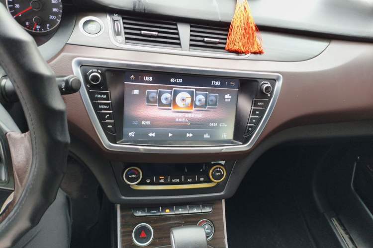 Used Land X7 2016 2.0T Panoramic Prestige Edition Audio And AC Panel