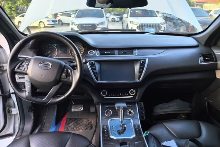 Used Land X7 2016 2.0T Panoramic Prestige Edition Center Console
