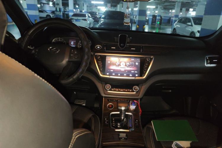 Used Land X7 2016 2.0T Panoramic Prestige Edition Center Console