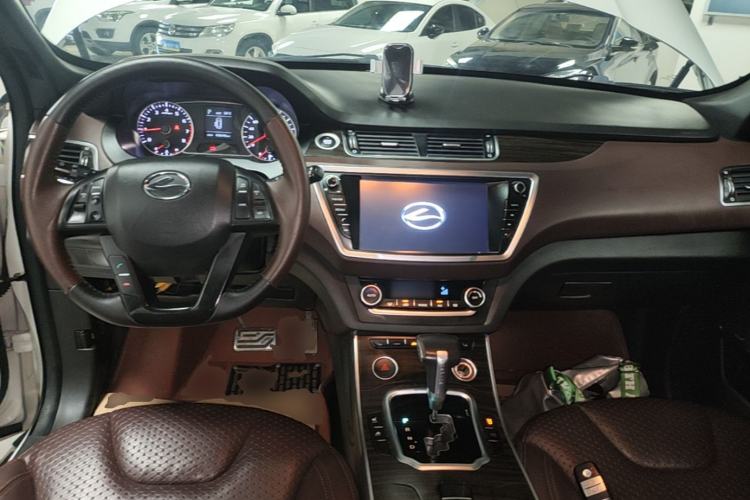 Used Land X7 2016 2.0T Panoramic Prestige Edition Center Console
