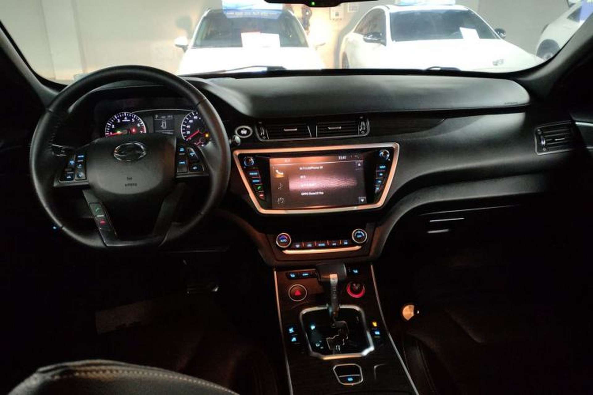 Used Land X7 2016 2.0T Panoramic Prestige Edition Center Console