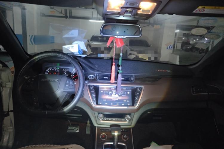 Used Land X7 2016 2.0T Panoramic Prestige Edition Center Console