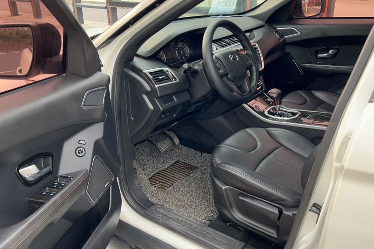 Used Land X7 2016 2.0T Panoramic Deluxe Edition Driver Seat