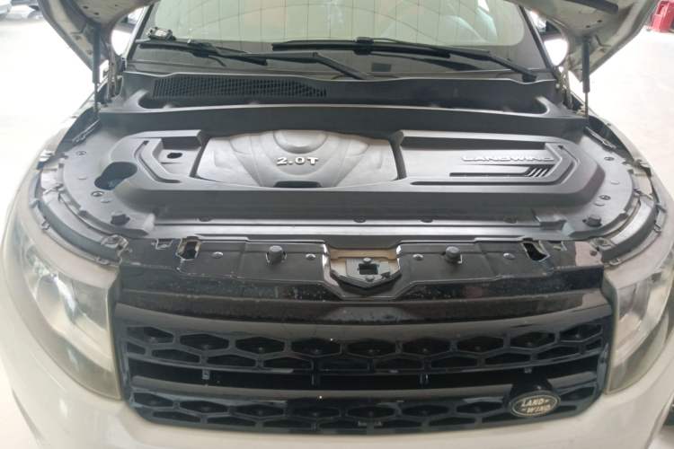 Used Land X7 2016 2.0T Panoramic Deluxe Edition Engine Bay