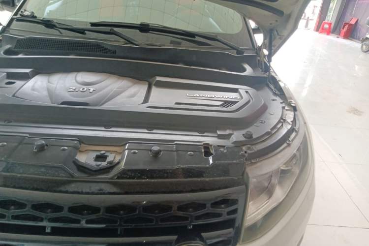 Used Land X7 2016 2.0T Panoramic Deluxe Edition Engine Bay Left