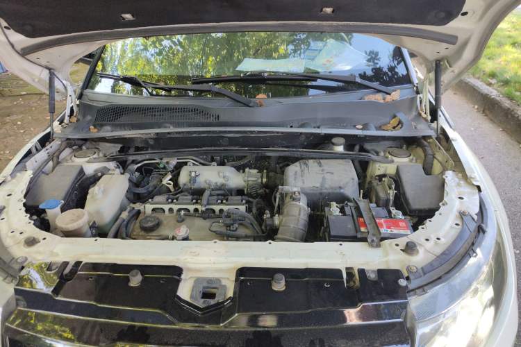 Used Land X7 2016 2.0T Panoramic Prestige Edition Engine Bay