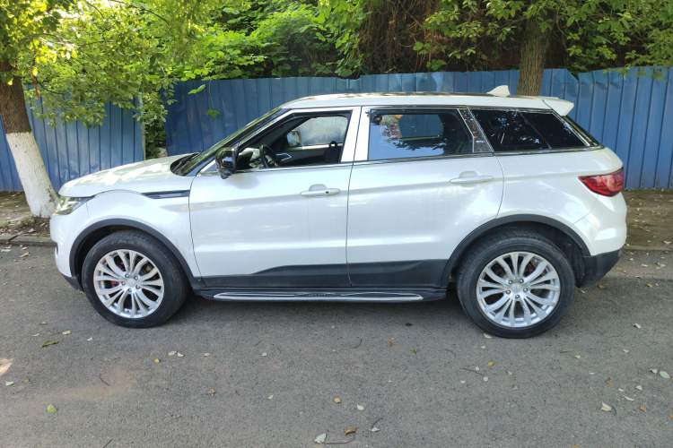 Used Land X7 2016 2.0T Panoramic Prestige Edition Exterior 3