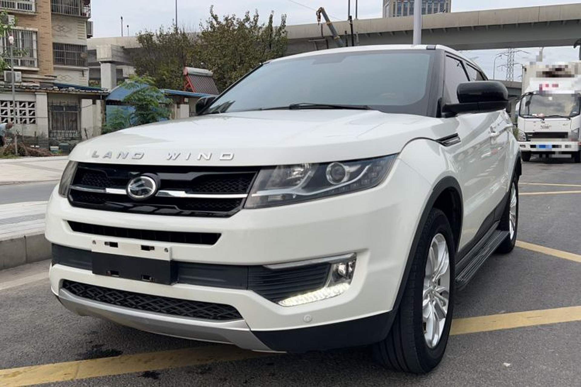 Used Land X7 2016 2.0T Panoramic Deluxe Edition Front Left 45 Deg