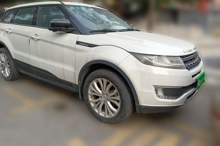 Used Land X7 2016 2.0T Panoramic Prestige Edition Front Right 45 Deg